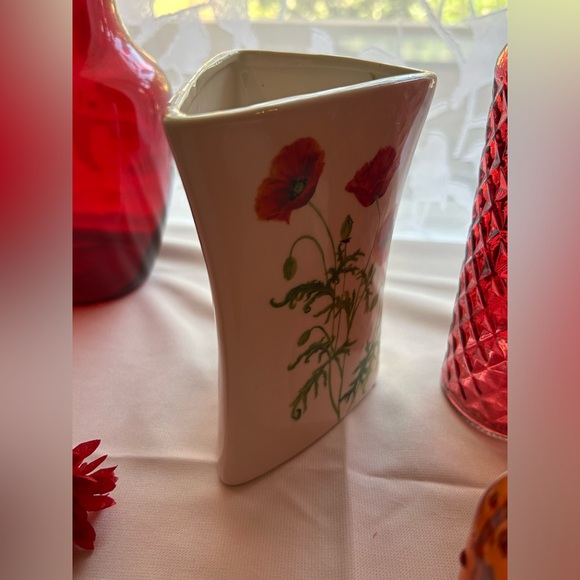 Rectangular Vase/Mug. Poppies & “Flanders Field” by J. McCrae on the side. 5.75” - Picture 7 of 14